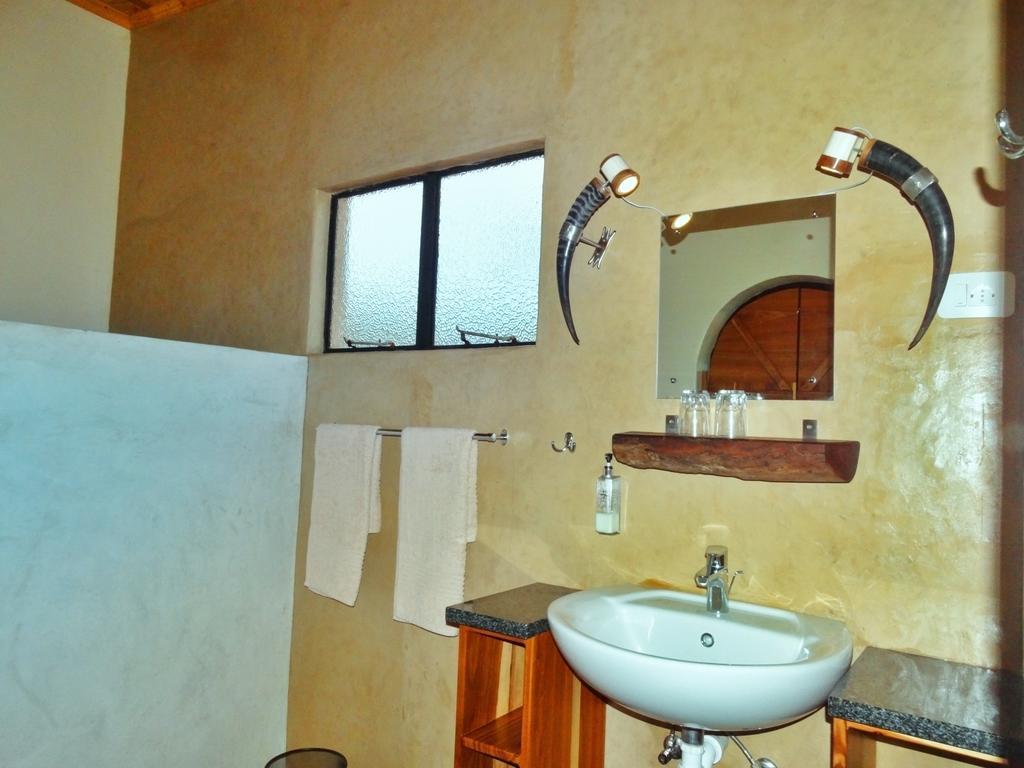 Ovita Wildlife Restcamp Okazize Habitación foto
